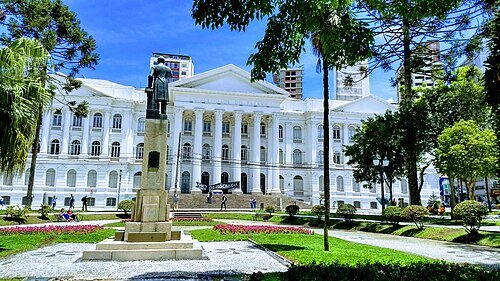 Prédio histórico da UFPR em Curitiba